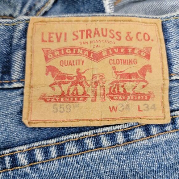 Levi's 559 Denim Cutoff Shorts Sz 34 - Picture 5 of 5